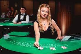 মোবাইলে 22bets PP লাইভ ক্যাসিনো গাইড পড়ছেন একজন বাংলাদেশি ব্যবহারকারী